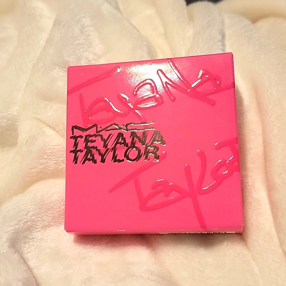 MAC Teyana Taylor Mineralize Skinfinish HOUSE OF PETUNIA (BNIB)